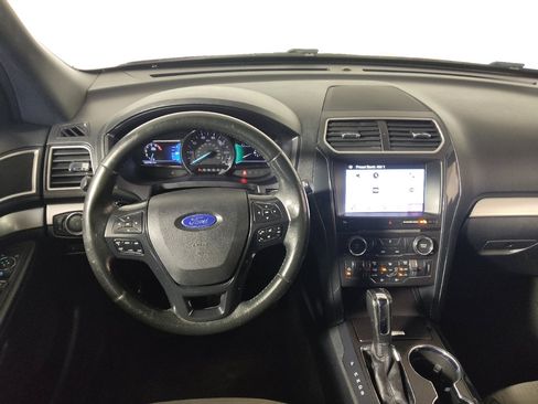Used 2017 Ford Explorer XLT w/ Equipment Group 202A AWD/4WD image 22