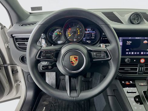 Certified 2025 Porsche Macan image 13