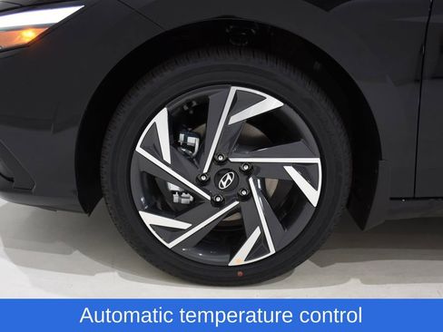 New 2025 Hyundai Elantra SEL image 6