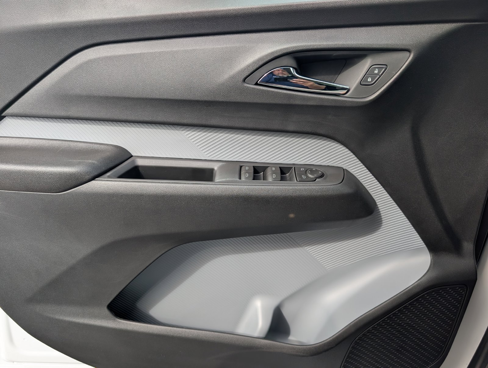 New 2027 Chevrolet Bolt LT FWD image 17