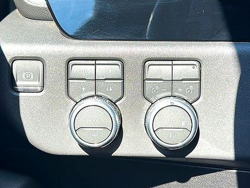 Used 2026 GMC Sierra 1500 SLT AWD/4WD image 37