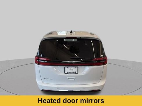 Used 2023 Chrysler Pacifica Touring-L FWD image 9