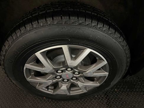 Used 2023 GMC Acadia SLE w/ Driver Convenience Package image 12