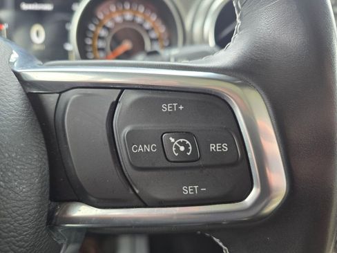 Used 2021 Jeep Wrangler Unlimited Sahara w/ Uconnect 4C Nav & Sound Group AWD/4WD image 16