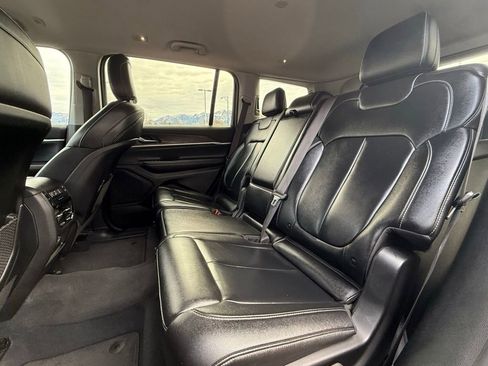 Used 2023 Jeep Grand Cherokee L Limited image 24