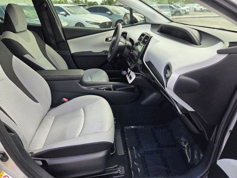 Used 2016 Toyota Prius Four FWD image 17