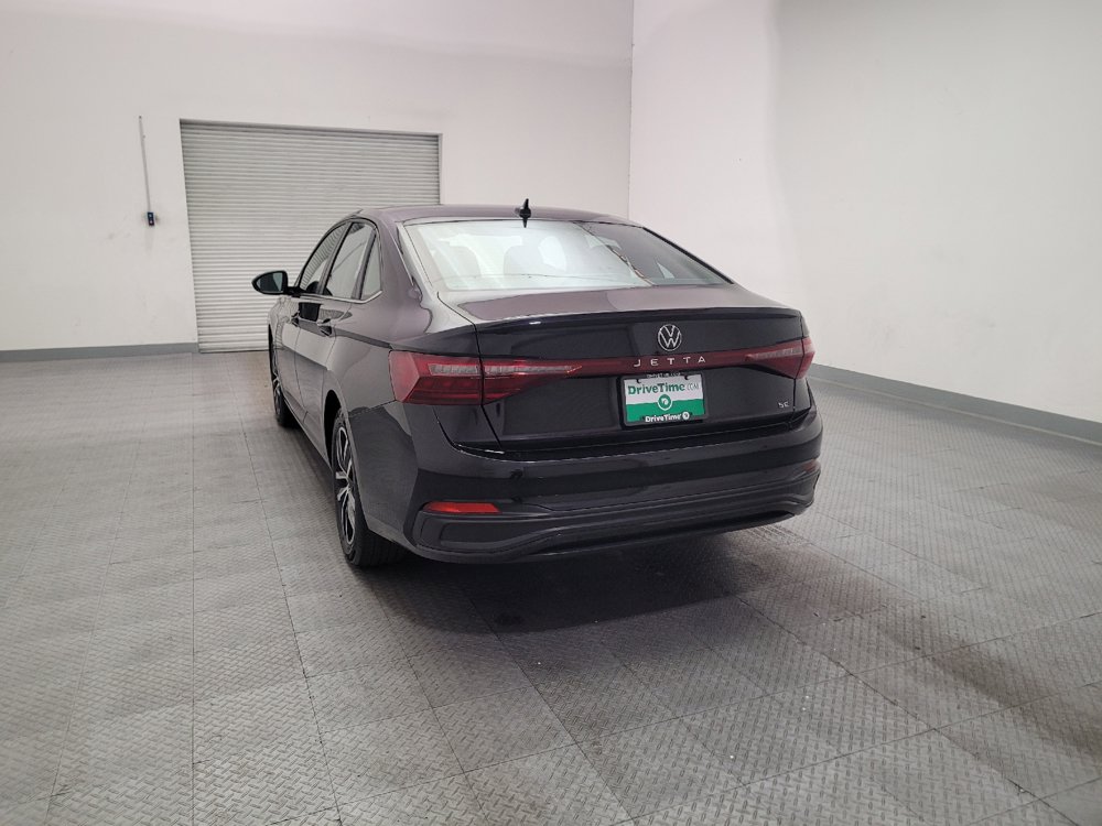 Used 2025 Volkswagen Jetta SE FWD image 6
