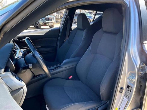 Used 2018 Toyota C-HR XLE image 8