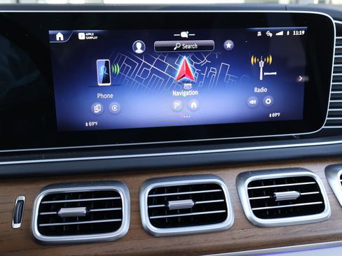 Used 2025 Mercedes-Benz GLS 450 4MATIC image 42