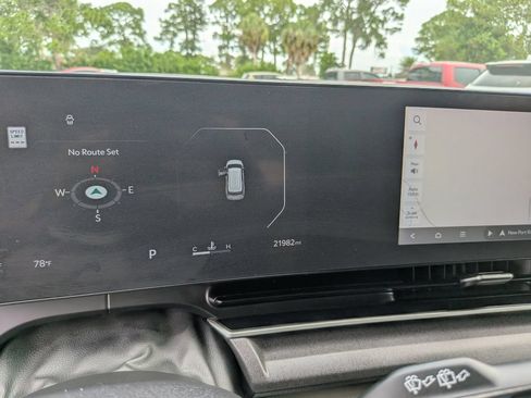 Certified 2025 Kia Carnival SX FWD image 37
