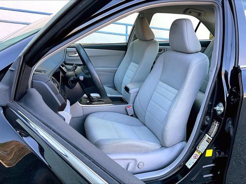 Used 2016 Toyota Camry LE FWD image 8