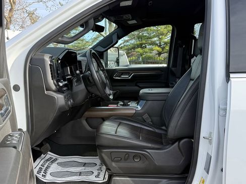 Used 2024 Chevrolet Silverado 3500 High Country w/ Technology Package image 12