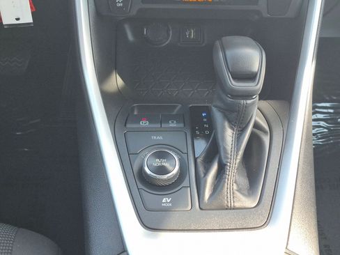 Used 2024 Toyota RAV4 LE AWD/4WD image 24