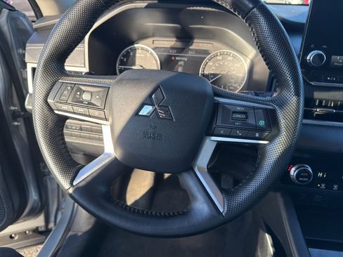 Used 2024 Mitsubishi Outlander SE image 16