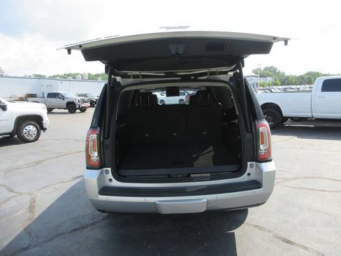Used 2019 GMC Yukon XL SLT w/ Open Road Package AWD/4WD image 8