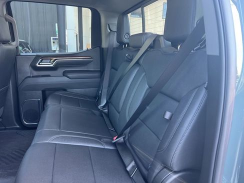 Used 2025 Chevrolet Silverado 1500 LT Trail Boss w/ Convenience Package II AWD/4WD image 8
