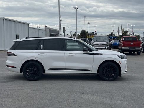 New 2026 Lincoln Aviator Reserve image 6