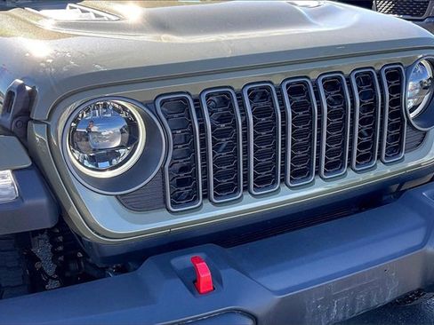 Certified 2025 Jeep Gladiator Rubicon w/ Convenience Group image 31