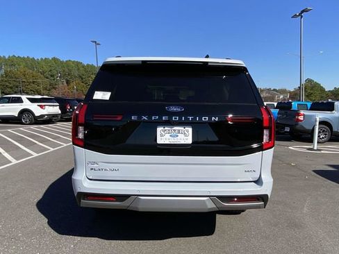 New 2025 Ford Expedition Max Platinum w/ Driver's Package image 4