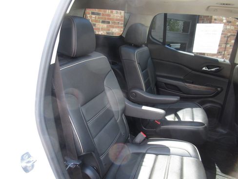 Used 2022 GMC Acadia Denali w/ Denali Ultimate Package AWD/4WD image 11
