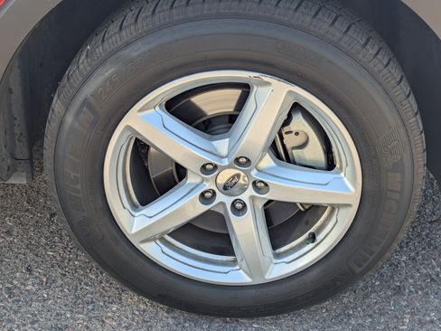 Used 2016 Ford Explorer XLT image 7