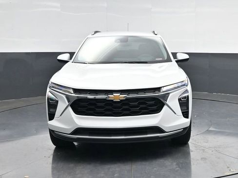 Used 2025 Chevrolet Trax LT image 8