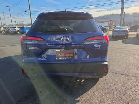 Used 2023 Toyota Corolla Cross XLE image 4