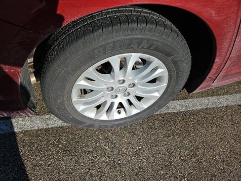 Used 2013 Toyota Sienna XLE image 19