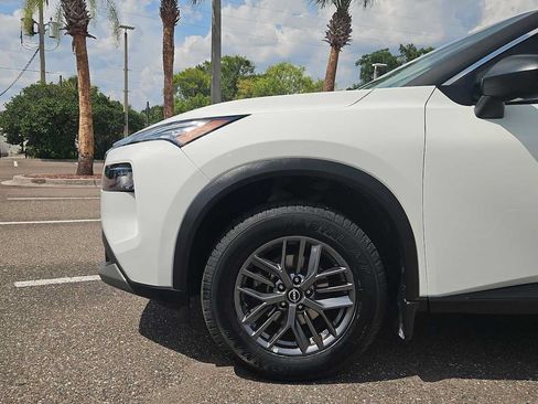 Used 2023 Nissan Rogue S AWD/4WD image 18