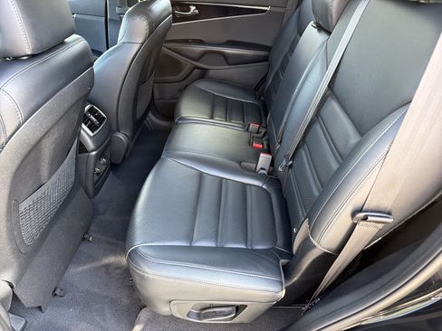 Used 2020 Kia Sorento EX FWD image 19