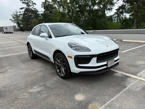 Used 2022 Porsche Macan w/ Premium Package Plus AWD/4WD image 35