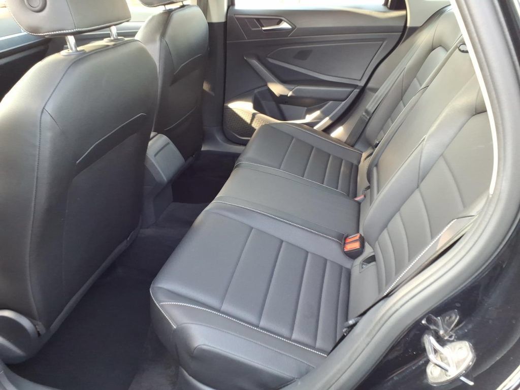 Used 2024 Volkswagen Jetta SE FWD image 22