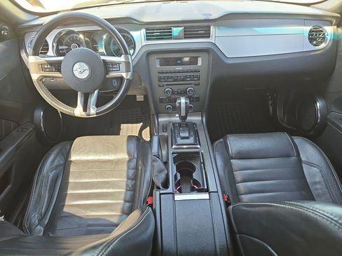 Used 2013 Ford Mustang Premium RWD image 9