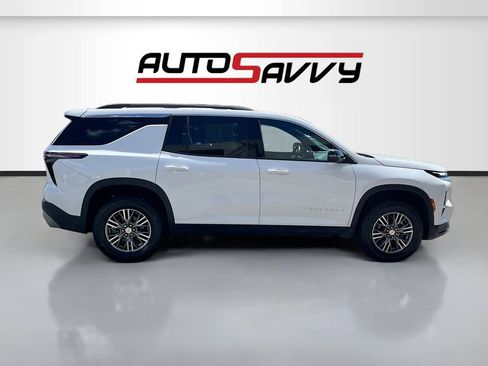 Used 2025 Chevrolet Traverse LT w/ Driver Confidence Package AWD/4WD image 8