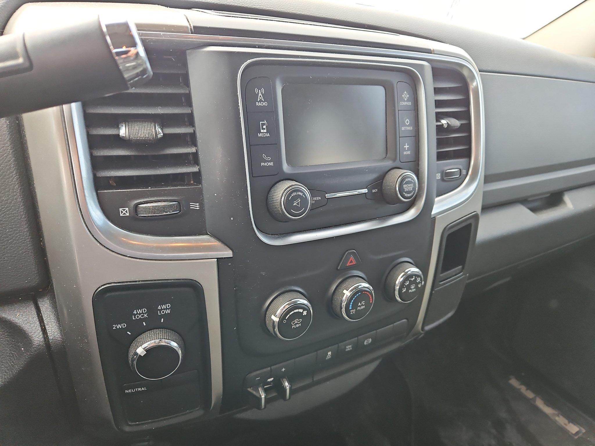 Used 2018 RAM 2500 SLT AWD/4WD image 13