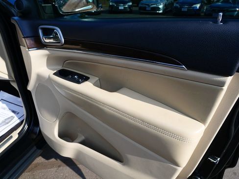 Used 2018 Jeep Grand Cherokee Limited AWD/4WD image 20