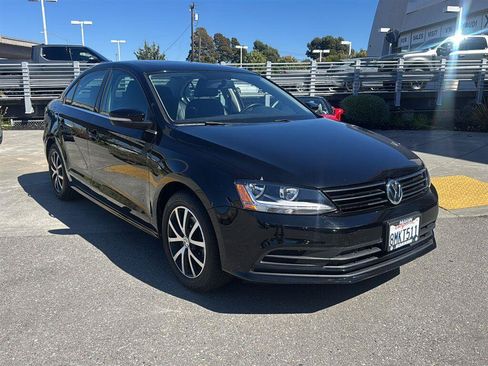 Used 2017 Volkswagen Jetta SE FWD image 4