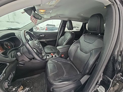 Used 2019 Jeep Cherokee Limited image 16