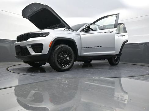 New 2025 Jeep Grand Cherokee Altitude image 29