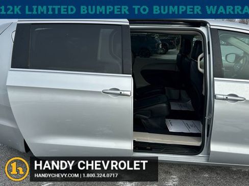 Used 2024 Chrysler Pacifica Touring-L image 46