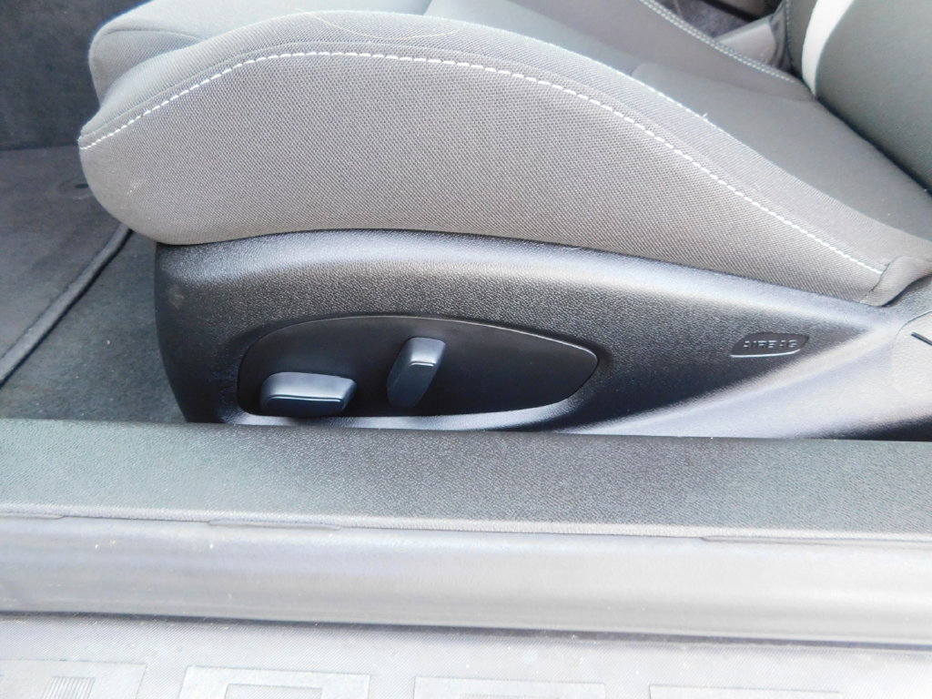 Used 2020 Chevrolet Camaro LT RWD image 13