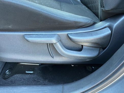 Used 2022 Nissan Kicks S image 11