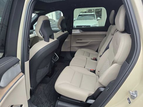 Certified 2025 Volvo EX90 Ultra image 18