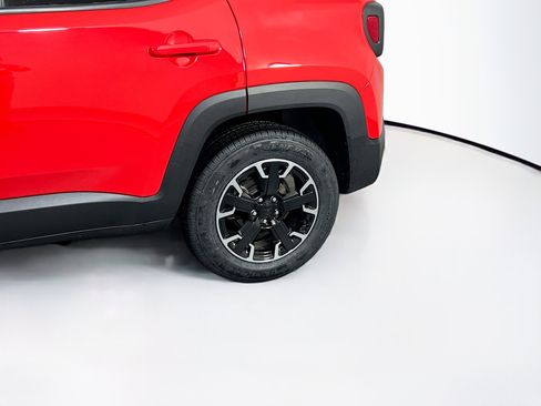Used 2023 Jeep Renegade Latitude image 29