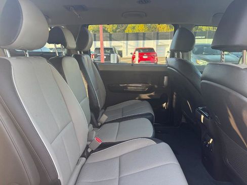 Used 2018 Kia Sedona SX Limited FWD image 13