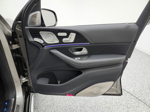 Used 2024 Mercedes-Benz Maybach GLS 600 4MATIC image 25