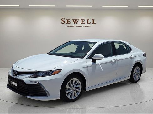 Used 2022 Toyota Camry LE FWD image 1
