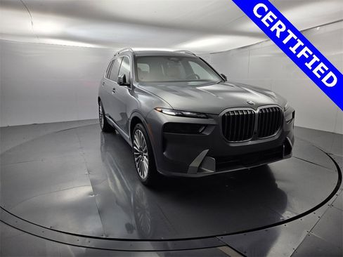 Used 2024 BMW X7 xDrive40i w/ Premium Package image 3