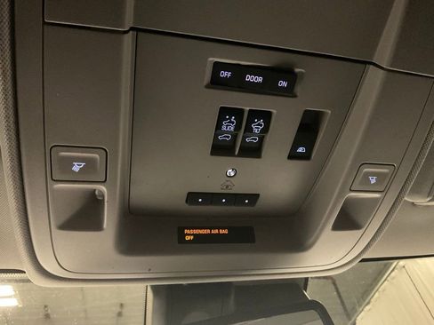 Used 2018 Chevrolet Silverado 1500 High Country image 15