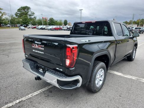 New 2026 GMC Sierra 1500 SLE image 3